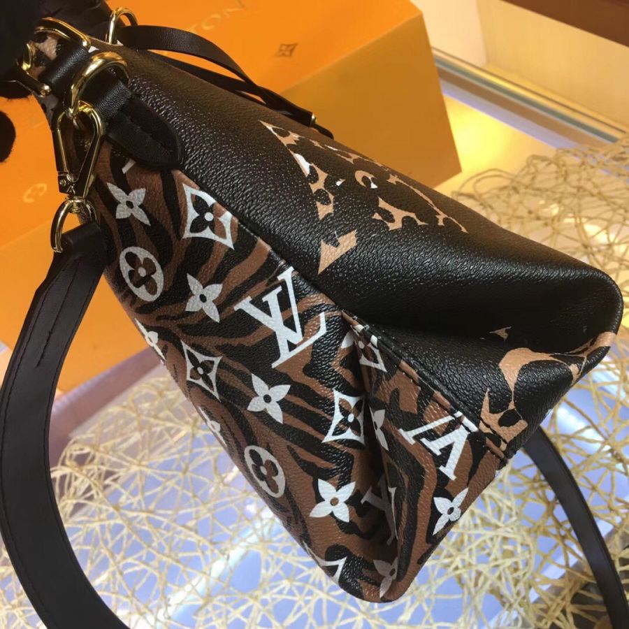 LV bag M55090 Beaubourg Hobo Monogram 2019 Louis Vuitton LV 25-21-15 — 1:1 Replica For Sale — photo 7