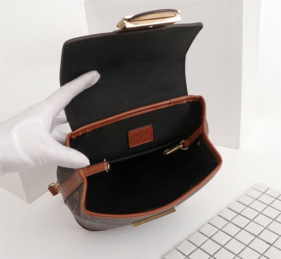 LV bag M43599/44391/43560 LV Lockme 22 x 28 x 13 cm ( x ) - - - - - - - — 1:1 Replica For Sale — photo 9