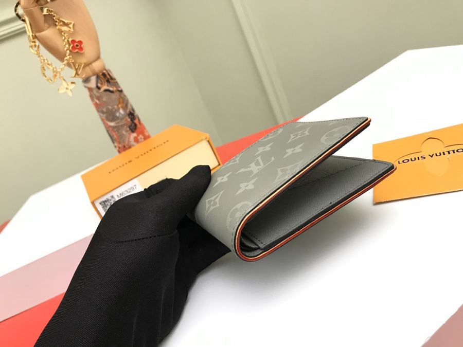 Short wallet M63297 Monogram Titanium Louis Vuitton2018-19 Men's Multiple 11 5x9 0x1 5cm 140 — Premium Replica — photo 4