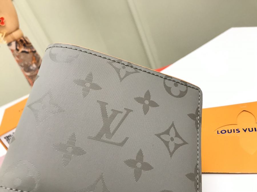 Short wallet M63297 Monogram Titanium Louis Vuitton2018-19 Men's Multiple 11 5x9 0x1 5cm 140 — Premium Replica — photo 3