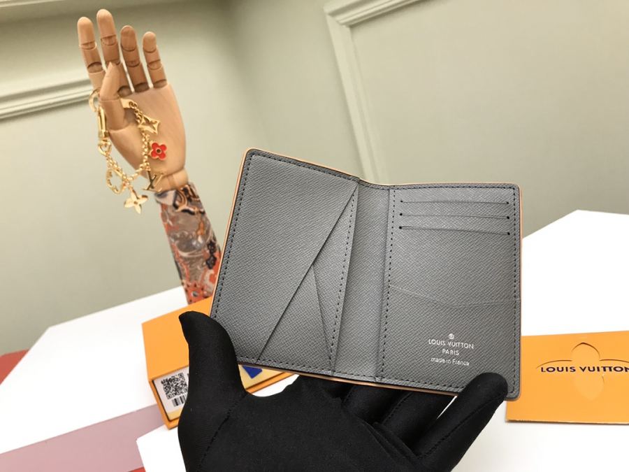 Short wallet M63233 Monogram Titanium Louis Vuitton2018-19 Men's 11 0x8 0x1 0cm 130 — Premium Replica — photo 5