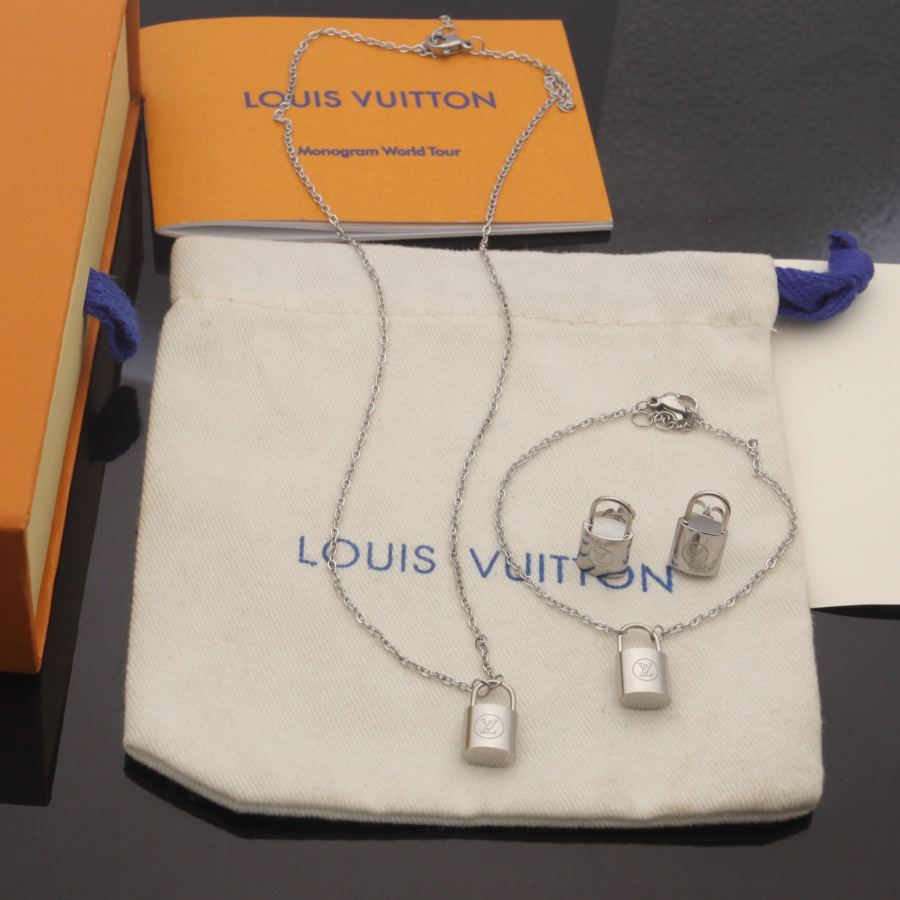 Louis Vuitton Jewelry lv necklace bracelet earrings lock set is coming — Premium Replica — photo 2