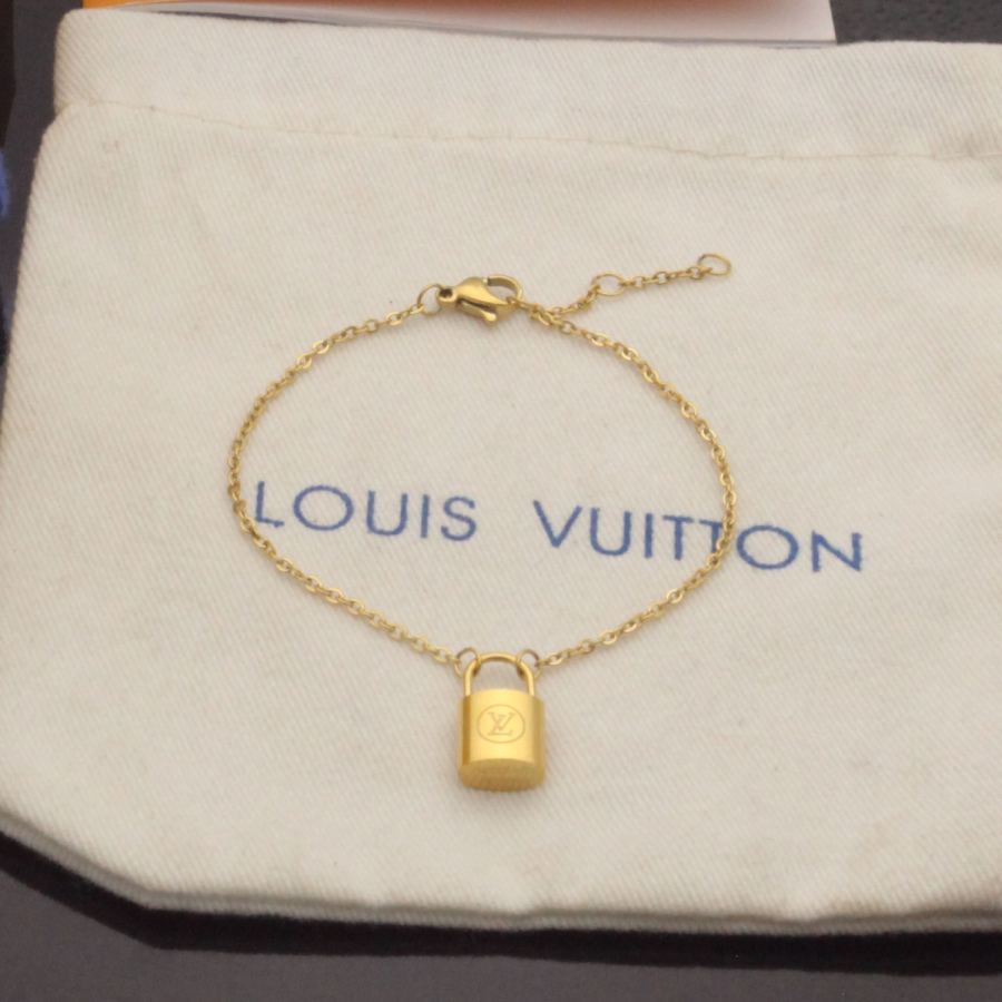 Louis Vuitton Jewelry lv necklace bracelet earrings lock set is coming — Premium Replica — photo 6
