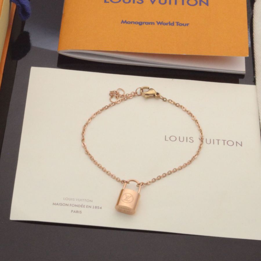 Louis Vuitton Jewelry lv necklace bracelet earrings lock set is coming — Premium Replica — photo 7