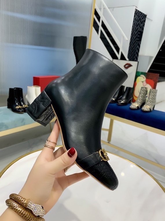 Ferragamo women's shoes alvatore ferragamo Gancini — AAA Quality Replica — photo 4