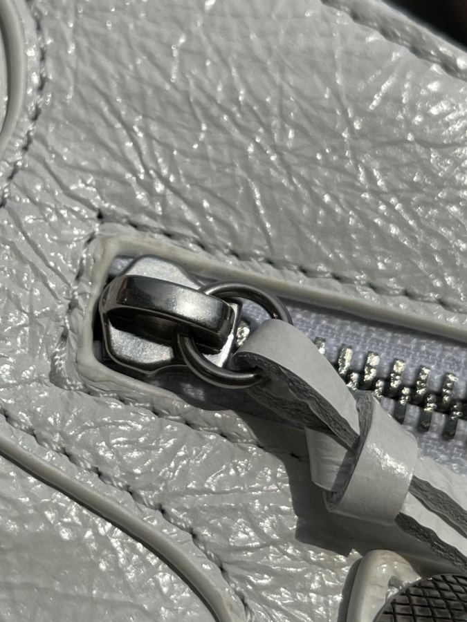 Balenciaga bag Let’s take a look at the original stainless steel electroplated distressed hardware, — AAA Quality Replica — photo 5