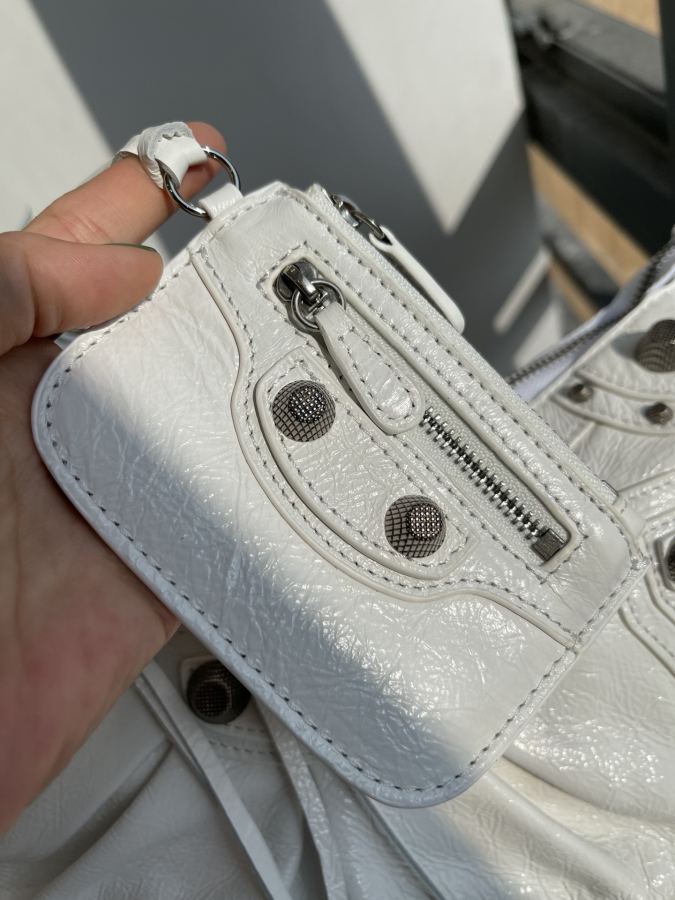 Balenciaga bag Let’s take a look at the imported sheepskin pleated crackle coin purse makeup mirror, — Premium Replica — photo 2