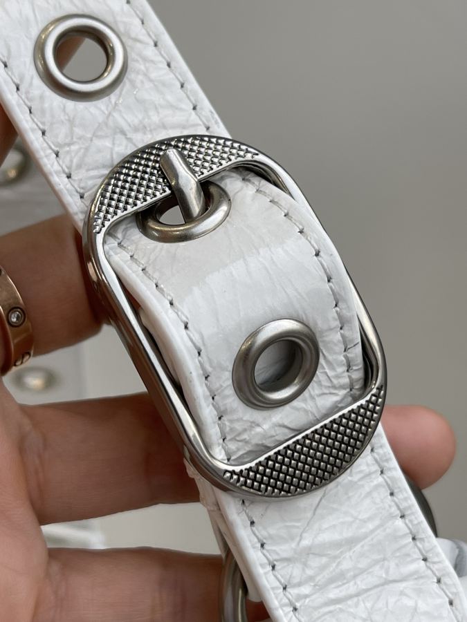 Balenciaga bag Let’s take a look at the original stainless steel electroplated distressed hardware, — 1:1 Replica — photo 4