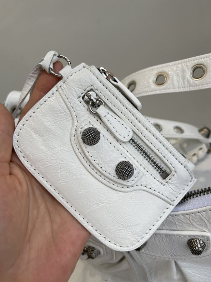 Balenciaga bag Let’s take a look at the imported sheepskin pleated crackle coin purse makeup mirror, — AAA Quality Replica — photo 2