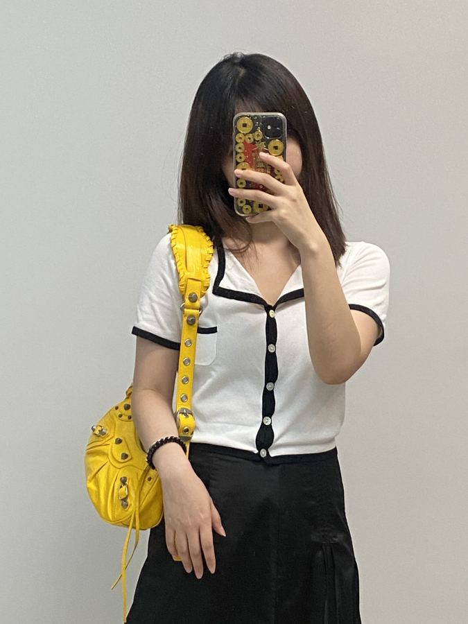 Balenciaga bag Actual upper body renderings of small size, pink — Premium Replica — photo 3