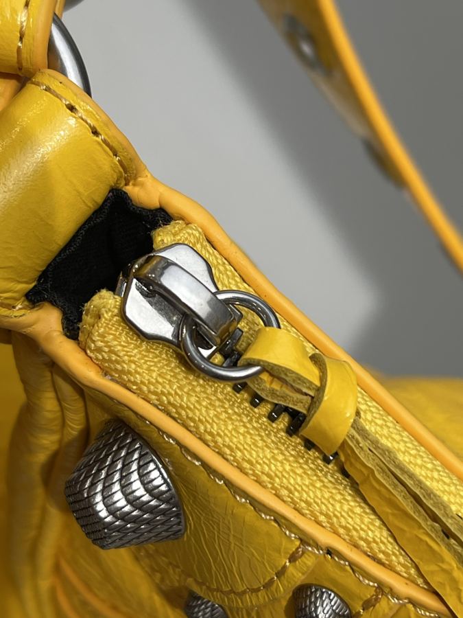 Balenciaga bag Let’s take a look at the original stainless steel electroplated distressed hardware, — 1:1 Replica For Sale — photo 7