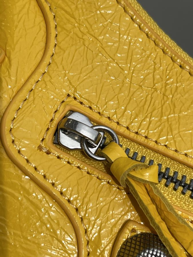 Balenciaga bag Let’s take a look at the original stainless steel electroplated distressed hardware, — 1:1 Replica For Sale — photo 6