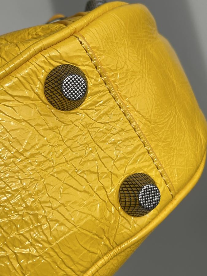 Balenciaga bag Let’s take a look at the original stainless steel electroplated distressed hardware, — 1:1 Replica For Sale — photo 2