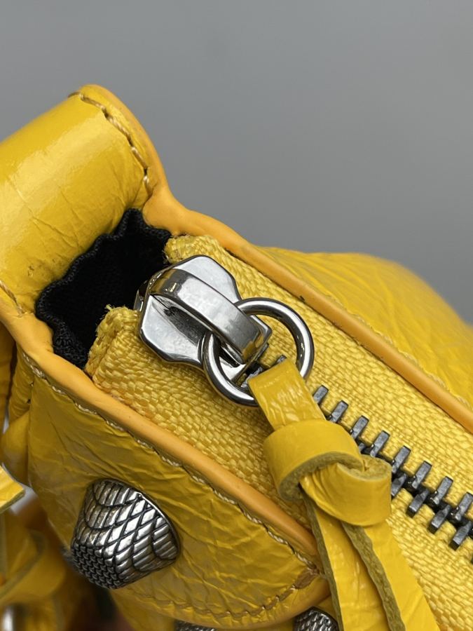 Balenciaga bag Let’s take a look at the original stainless steel electroplated distressed hardware, — 1:1 Replica For Sale — photo 6