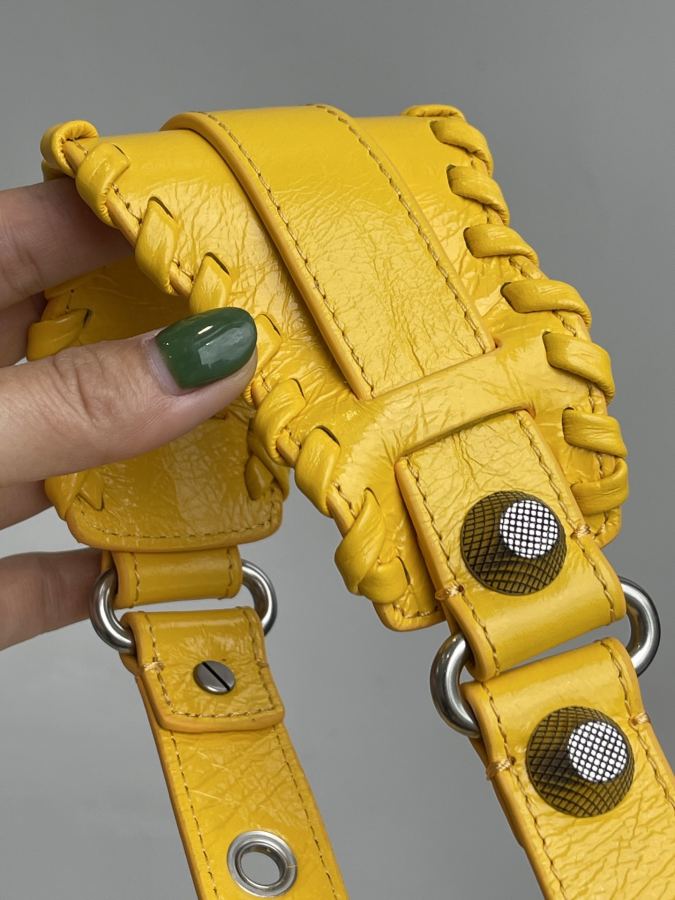 Balenciaga bag Let’s take a look at the original stainless steel electroplated distressed hardware, — 1:1 Replica For Sale — photo 2