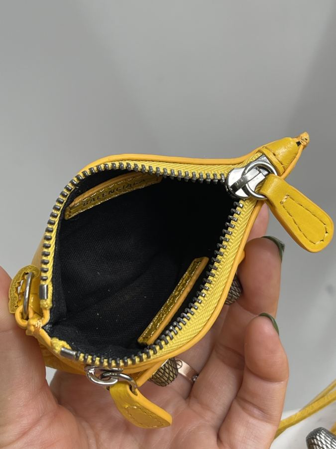 Balenciaga bag Let’s take a look at the imported sheepskin pleated crackle coin purse makeup mirror, — AAA Quality Replica — photo 5