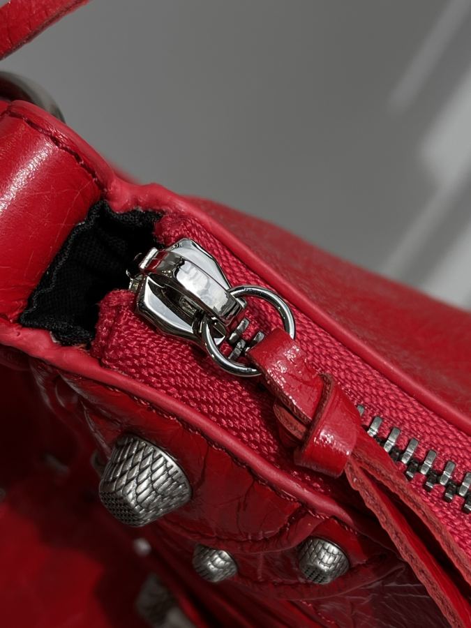 Balenciaga bag Let’s take a look at the original stainless steel electroplated distressed hardware, — 1:1 Replica For Sale — photo 6