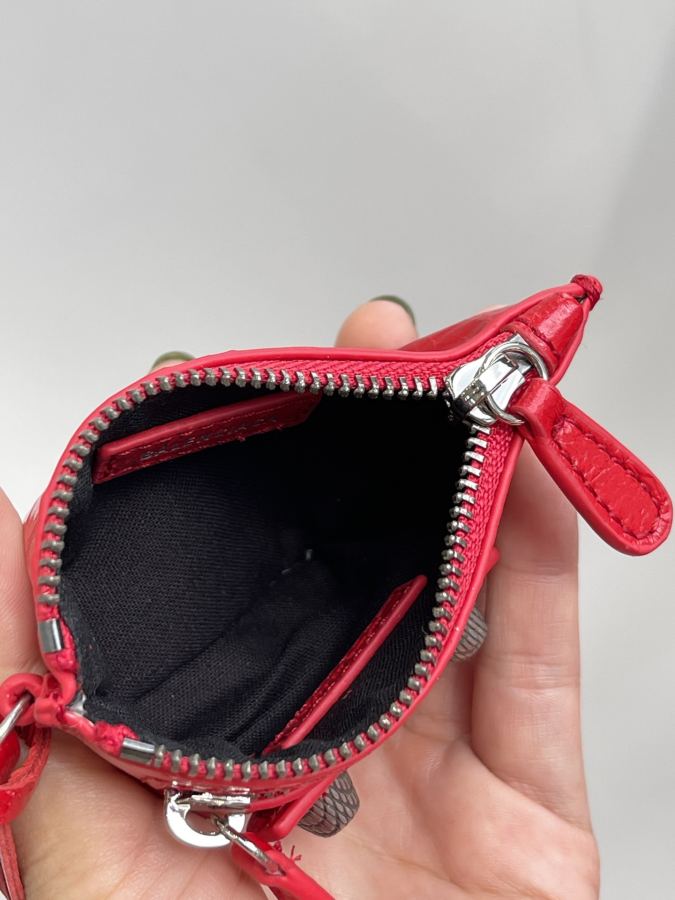 Balenciaga bag Let’s take a look at the imported sheepskin pleated crackle coin purse makeup mirror, — Premium Replica — photo 5