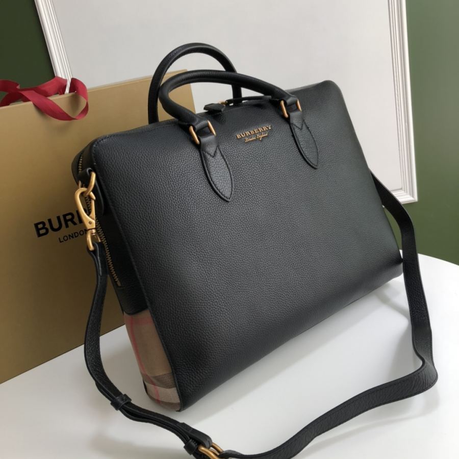 Briefcase B's original and elegant briefcase is made of grained leather. Paired with antique bronze — Premium Replica — photo 3