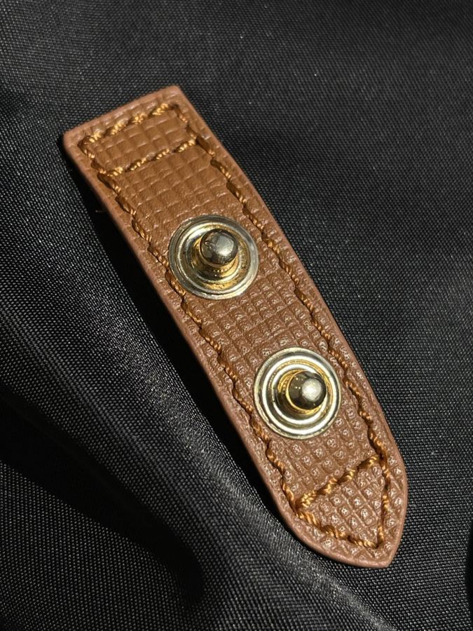 Burberry bag Let’s take a look at the hardware. We provide original golden thick electroplated — 1:1 Replica For Sale — photo 8