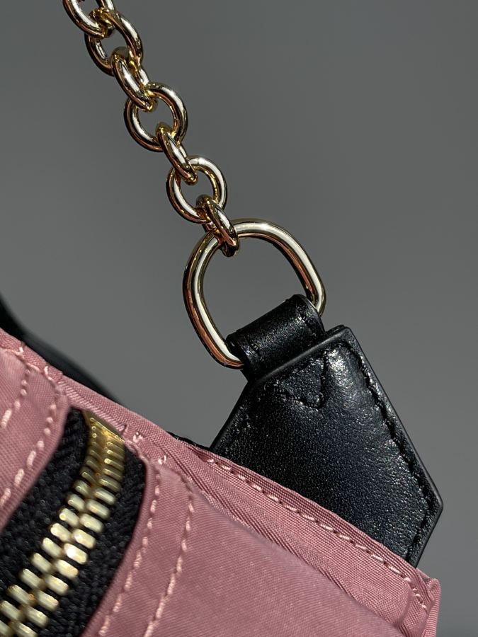 Burberry bag Let’s take a look at the hardware. We provide original golden thick electroplated — Premium Replica — photo 6
