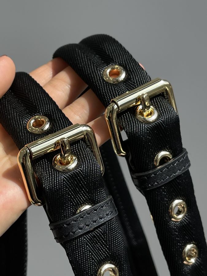 Burberry bag Let’s take a look at the hardware. We provide original golden thick electroplated — Premium Replica — photo 4