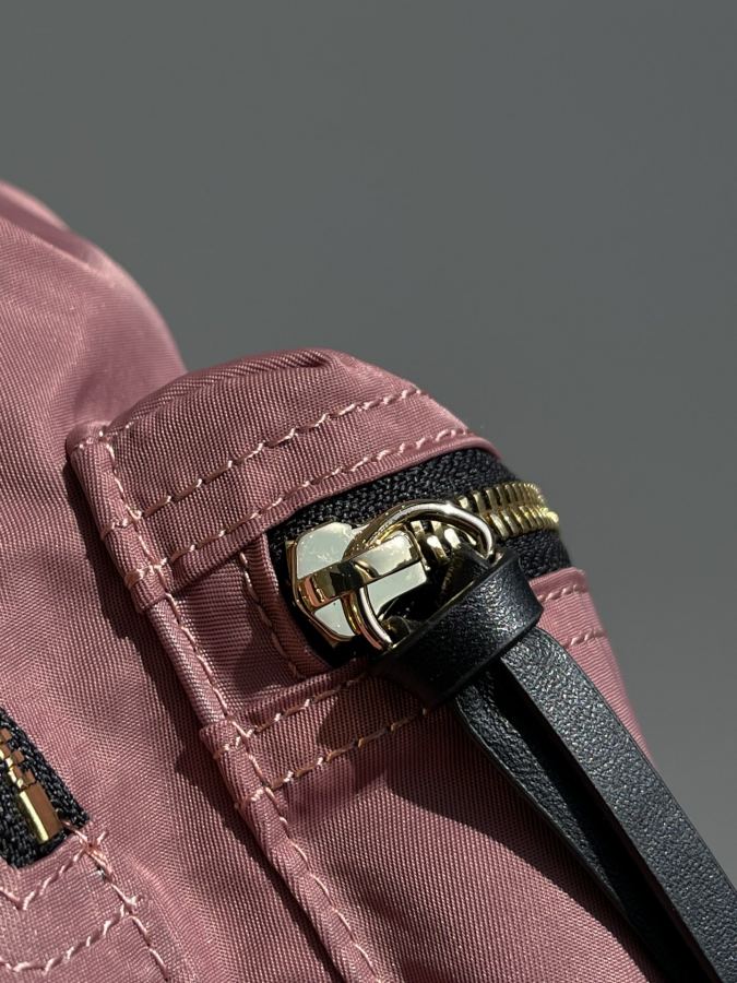 Burberry bag Let’s take a look at the hardware. We provide original golden thick electroplated — Premium Replica — photo 2