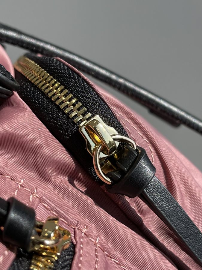 Burberry bag Let’s take a look at the hardware. We provide original golden thick electroplated — Premium Replica — photo 3