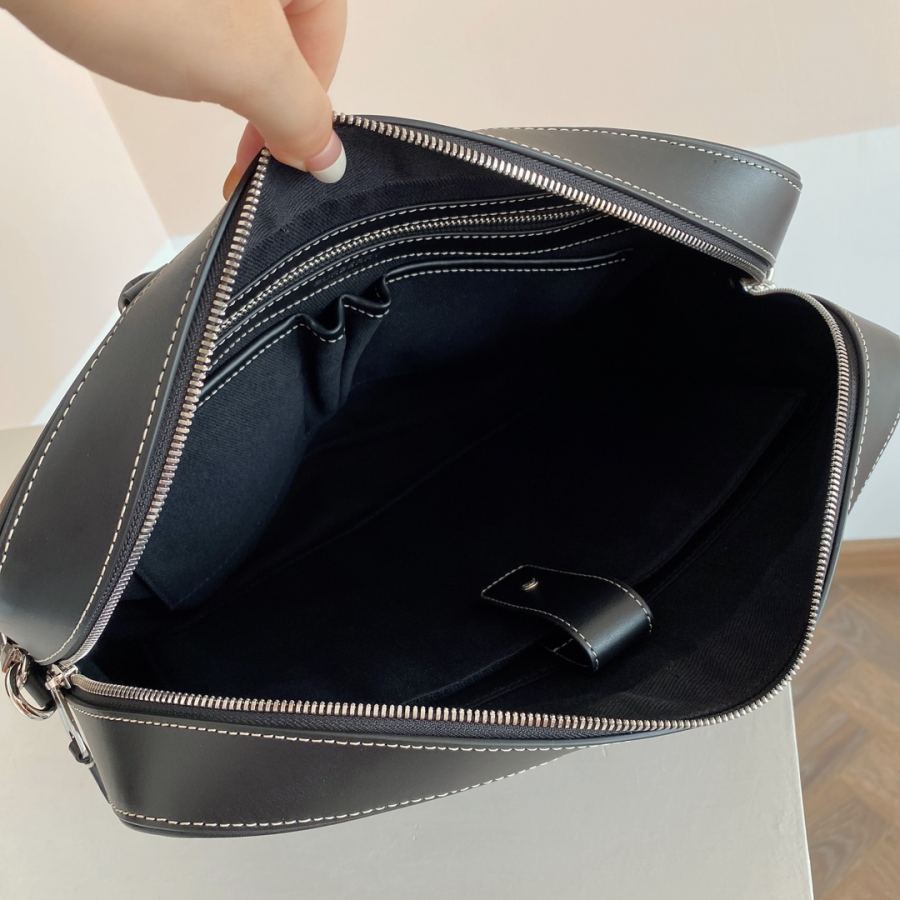 Overall real shot, this kind of briefcase symbolizes success, and is very gentlemanly. It has a — 1:1 Replica For Sale — photo 9