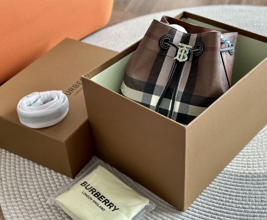 Burberry bag Take a look at the packaging first. It will be shipped in a gift box, high-end and — 1:1 Replica — photo 2