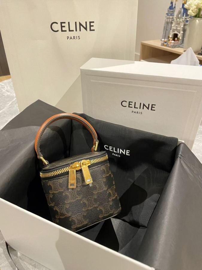 Celine bag A strong visual three-dimensional effect is built in a reasonable square circle. The — AAA Quality Replica — photo 2