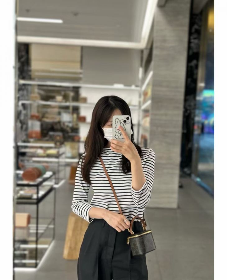 Celine bag A strong visual three-dimensional effect is built in a reasonable square circle. The — AAA Quality Replica — photo 5