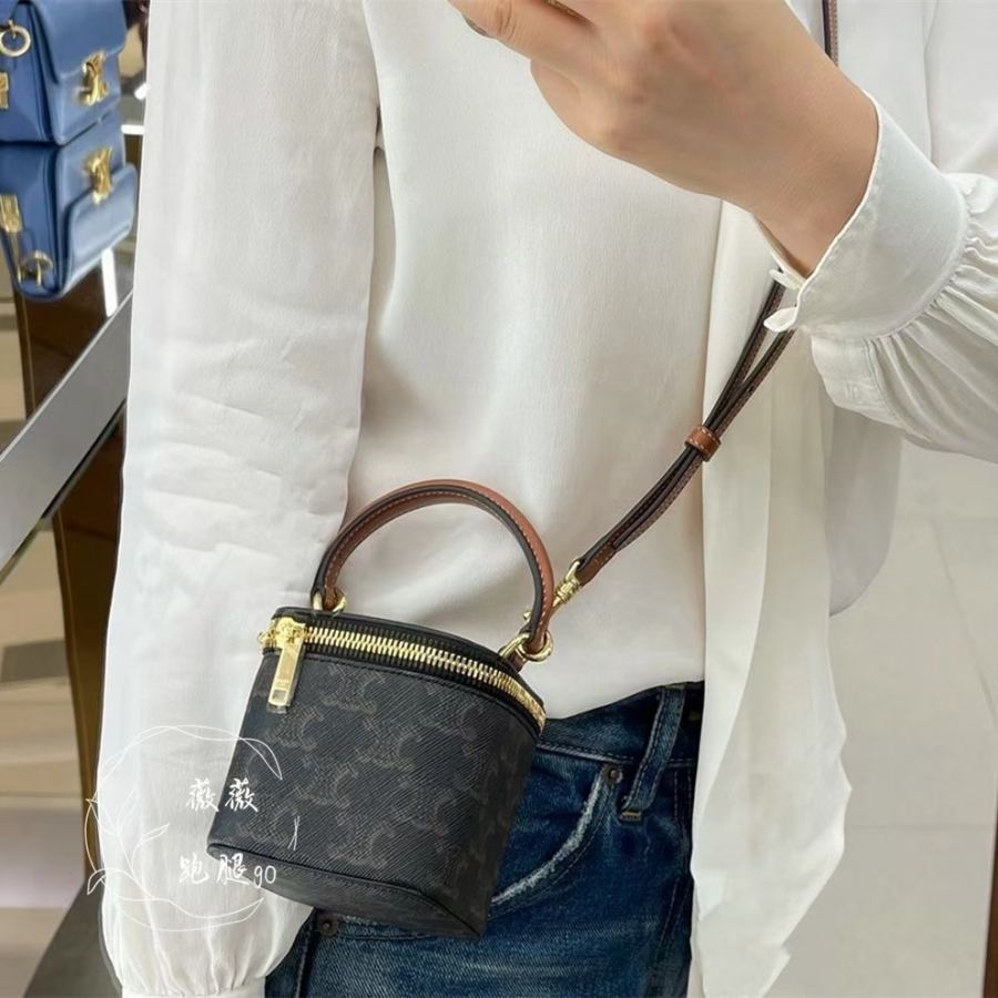 Celine bag A strong visual three-dimensional effect is built in a reasonable square circle. The — AAA Quality Replica — photo 6