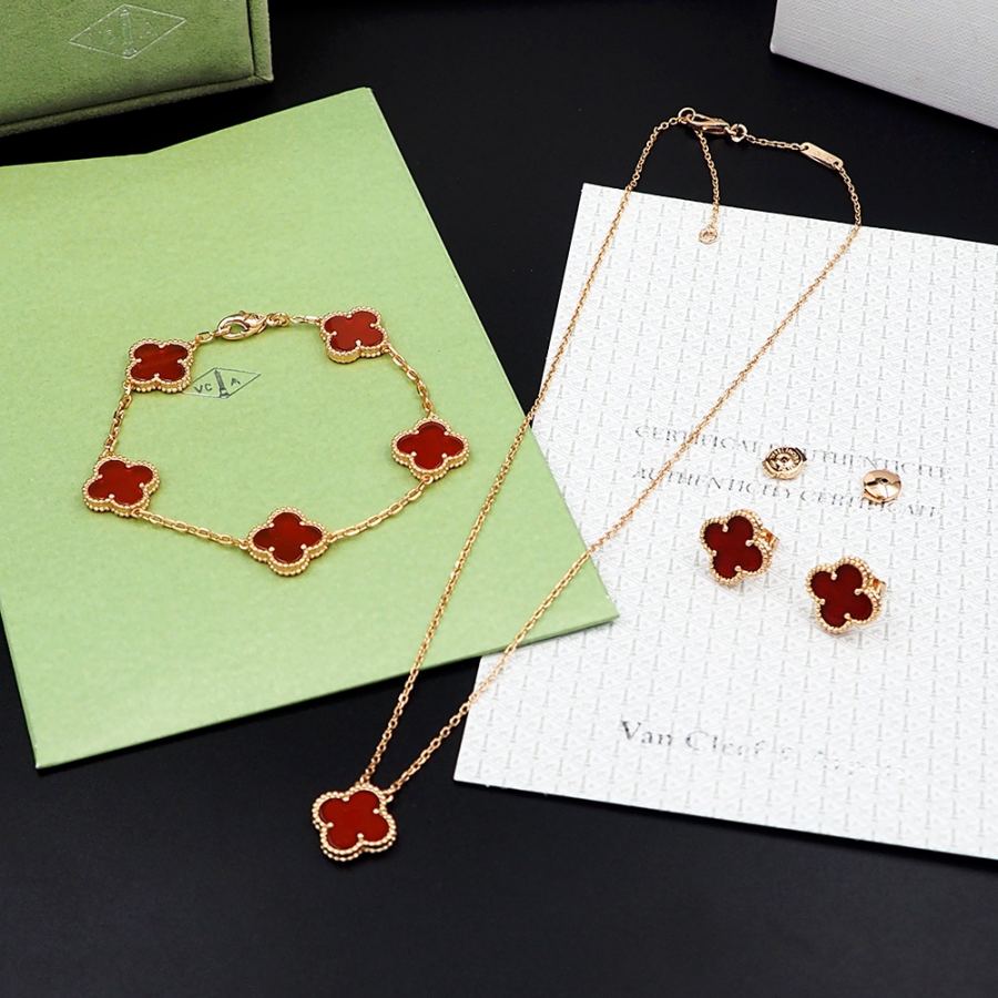 Van Cleef & Arpels Jewelry Van Cleef & Arpels Vintage Alhambra® Series 1968 Alhambra — Premium Replica — photo 9