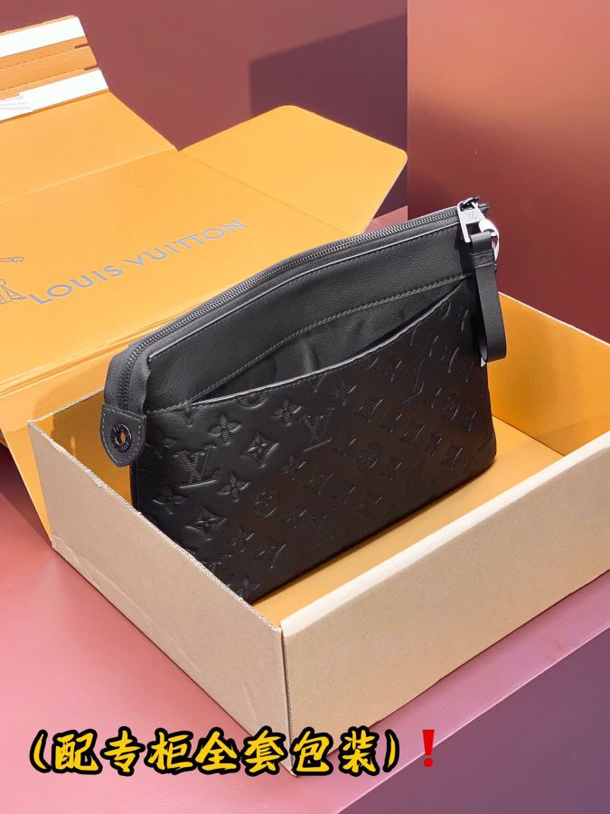 Hand bag M82545 POCHETTE VOYAGE SOUPLE Monogram Shadow Monogram 32 x 21 x — 1:1 Replica — photo 4