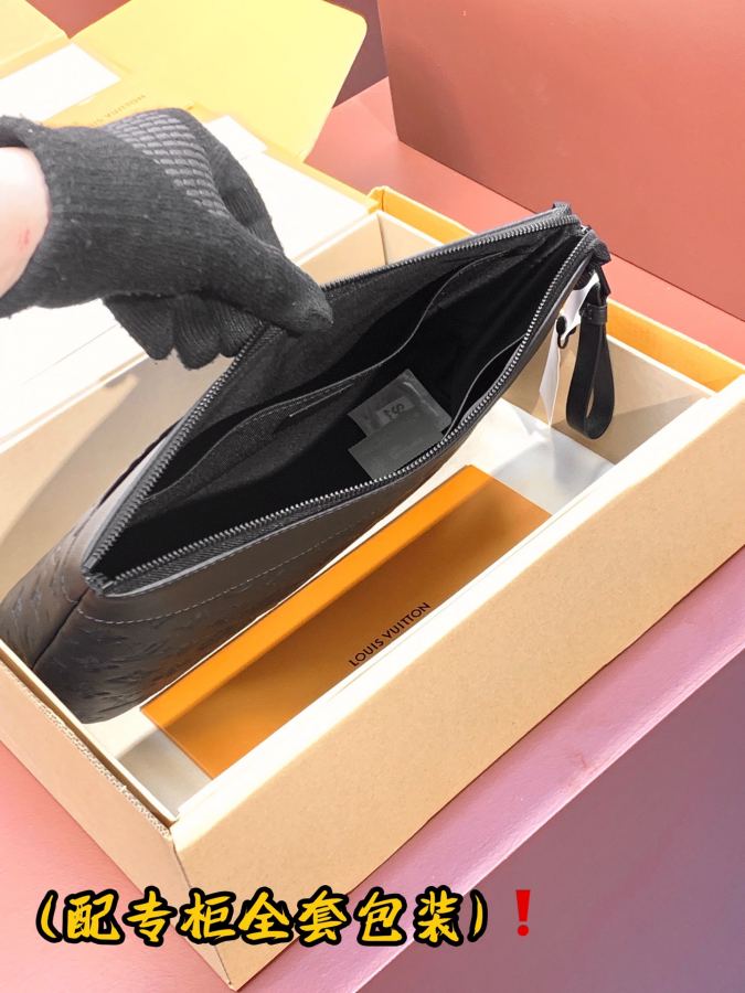 Hand bag M82545 POCHETTE VOYAGE SOUPLE Monogram Shadow Monogram 32 x 21 x — 1:1 Replica — photo 3