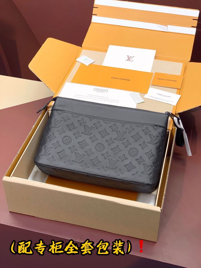 Hand bag M82545 POCHETTE VOYAGE SOUPLE Monogram Shadow Monogram 32 x 21 x — 1:1 Replica — photo 2