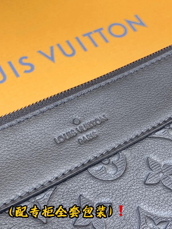 Hand bag M82545 POCHETTE VOYAGE SOUPLE Monogram Shadow Monogram 32 x 21 x — 1:1 Replica — photo 7