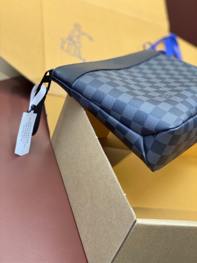 Hand bag M82545 POCHETTE VOYAGE SOUPLE Monogram Eclipse Pochette Voyage 32 — 1:1 Replica — photo 6