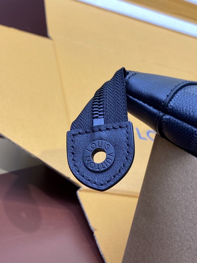 Hand bag M82545 POCHETTE VOYAGE SOUPLE Monogram Eclipse Pochette Voyage 32 — 1:1 Replica — photo 8