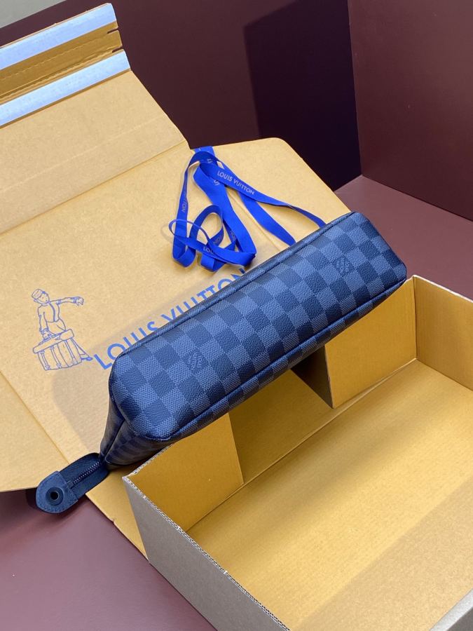 Hand bag M82545 POCHETTE VOYAGE SOUPLE Monogram Eclipse Pochette Voyage 32 — 1:1 Replica — photo 5