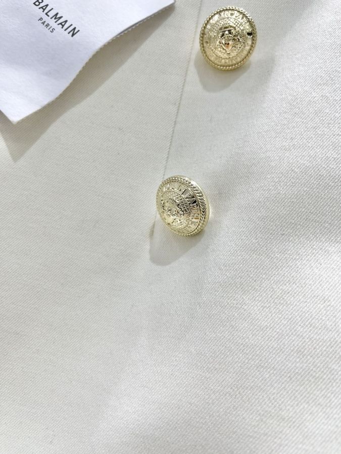 BALMAIN Women 𝗕𝗔𝗟𝗠𝗔𝗜* Baljia 2026 Early Spring Gold Buckle U-shaped Hem Skirt — 1:1 Replica — photo 5