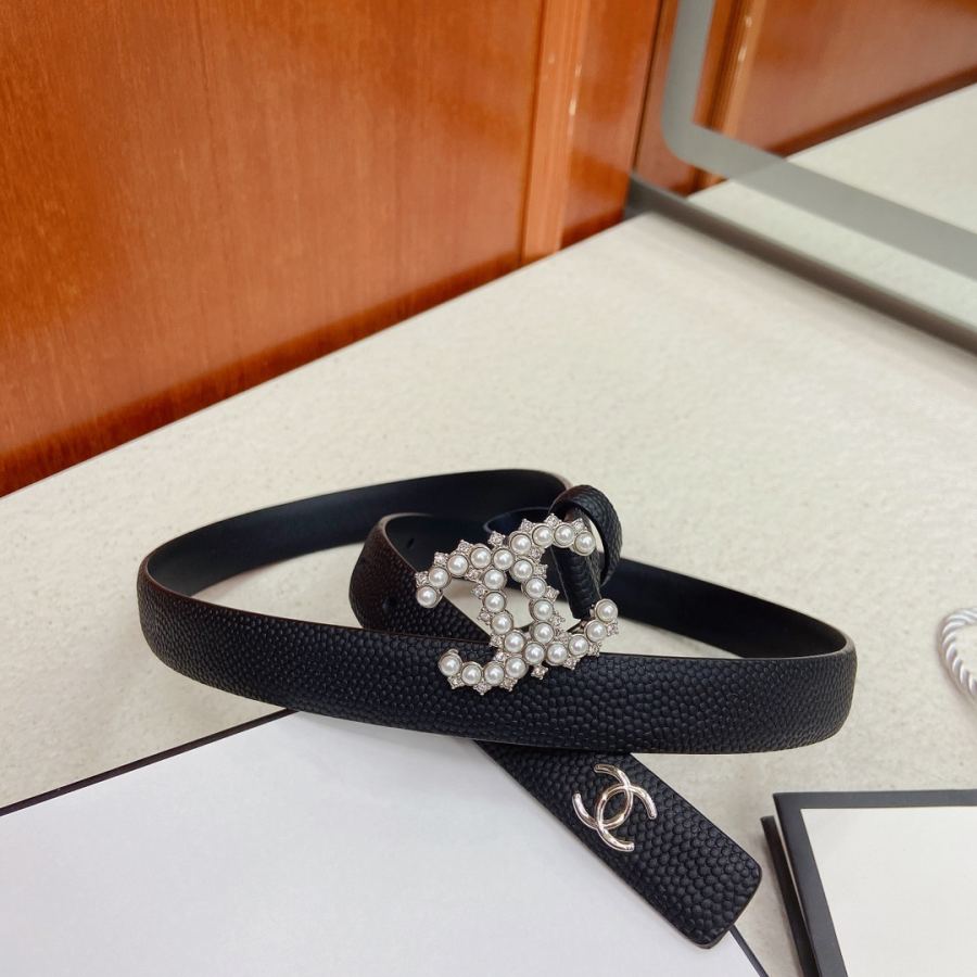 CHANEL belt Brass, pearls, rhinestones, and caviar pattern calfskin belts are exquisite and elegant, — Premium Replica — photo 4