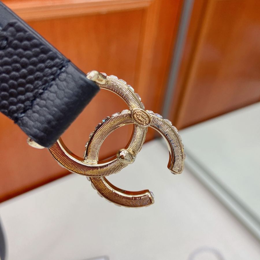 CHANEL belt Brass, pearls, rhinestones, and caviar pattern calfskin belts are exquisite and elegant, — AAA Quality Replica — photo 3