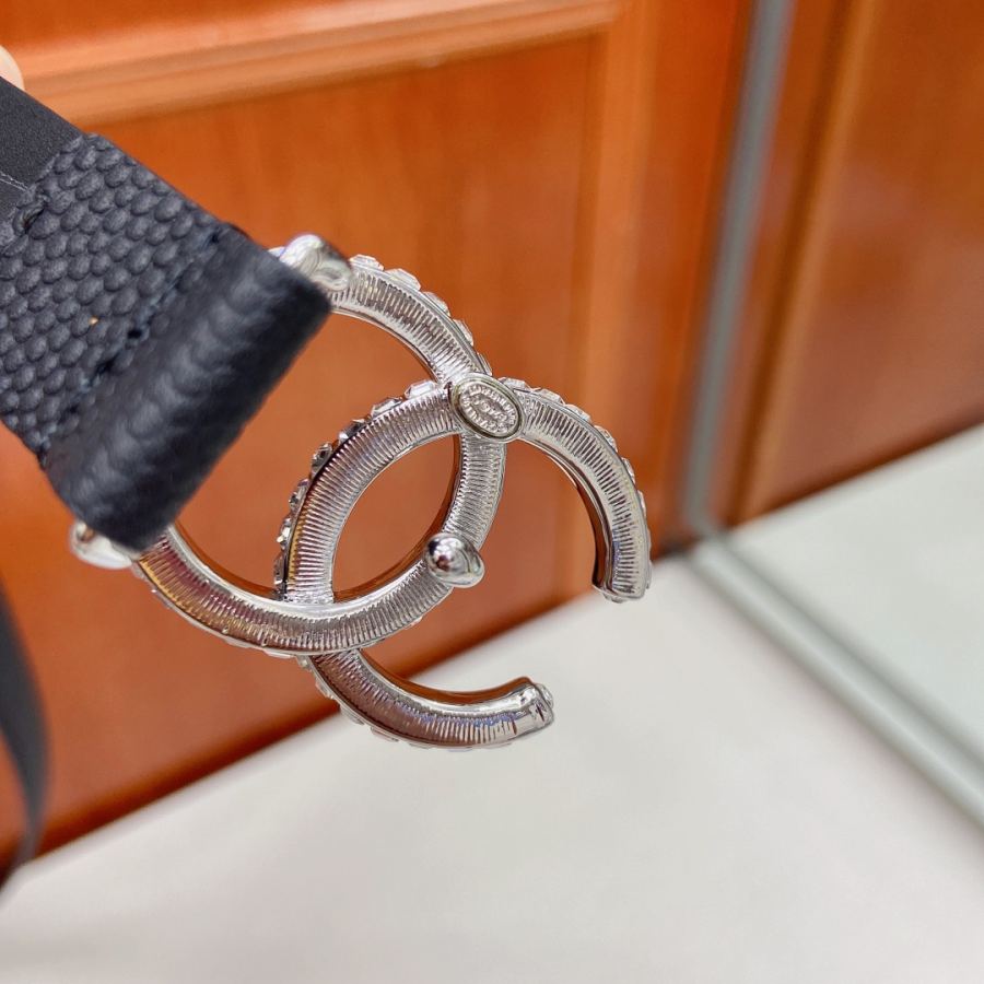 CHANEL belt Brass, pearls, rhinestones, and caviar pattern calfskin belts are exquisite and elegant, — AAA Quality Replica — photo 4