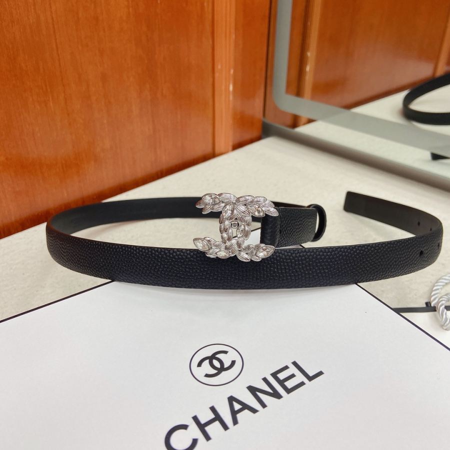 CHANEL belt Brass, pearls, rhinestones, and caviar pattern calfskin belts are exquisite and elegant, — 1:1 Replica For Sale — photo 3