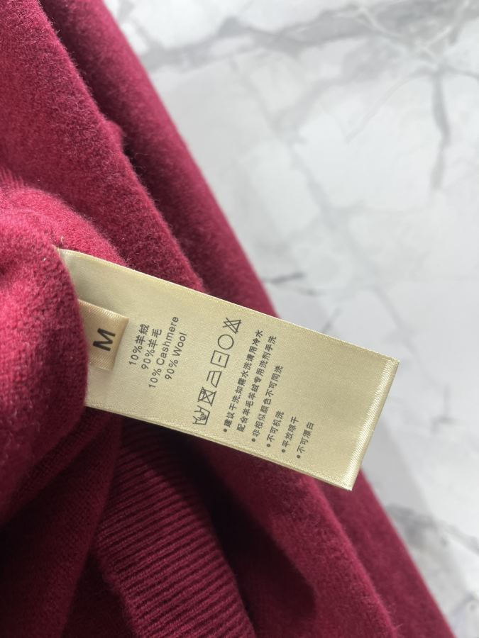 Vivienne Westwood Women 𝐕𝐢𝐯𝐢𝐞𝐧𝐧* Queen Mother Saturn embroidered round neck — AAA Quality Replica — photo 7