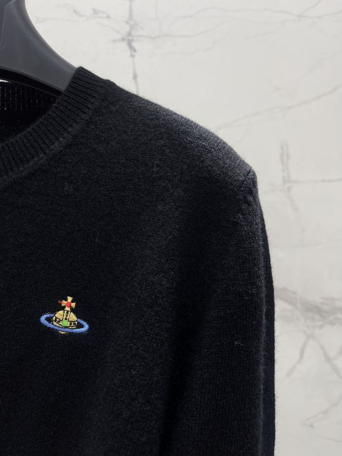 Vivienne Westwood Women 𝐕𝐢𝐯𝐢𝐞𝐧𝐧* Queen Mother Saturn embroidered round neck — Premium Replica — photo 4