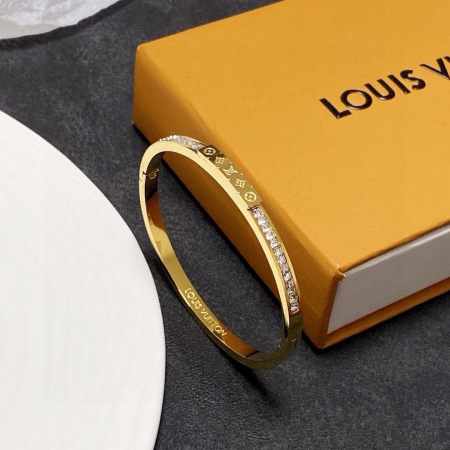 Louis Vuitton Jewelry New Arrival LV Louis Vuitton MM — 1:1 Replica For Sale — photo 3