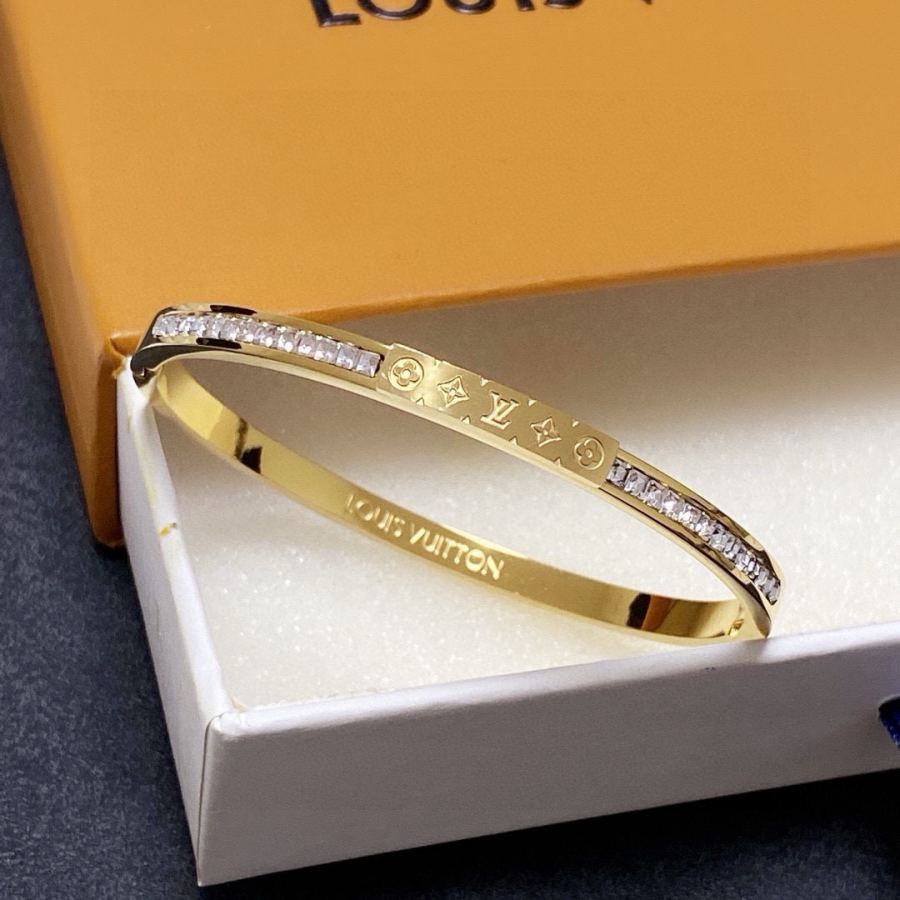 Louis Vuitton Jewelry New Arrival LV Louis Vuitton MM — 1:1 Replica For Sale — photo 4